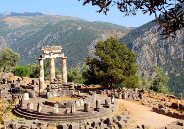 3-Day Excursion to Delphi and the Meteora – Leaving from Athens